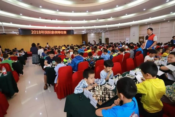 北京市夏季国际象棋比赛火热进行中-第2张图片-www.211178.com_果博福布斯